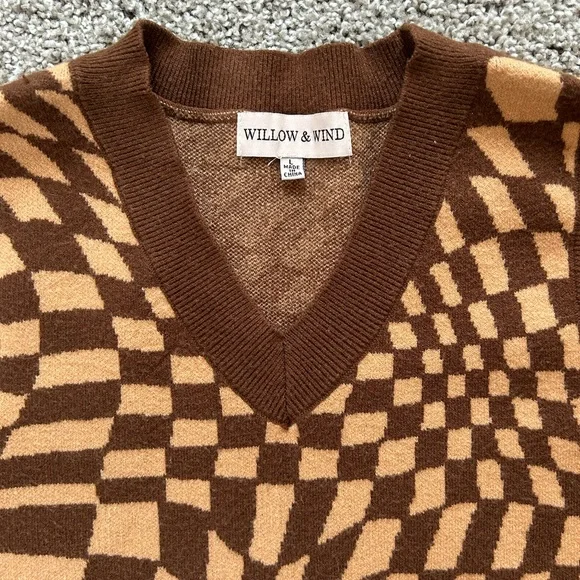 geometric sweater vest - Picture 3 of 3